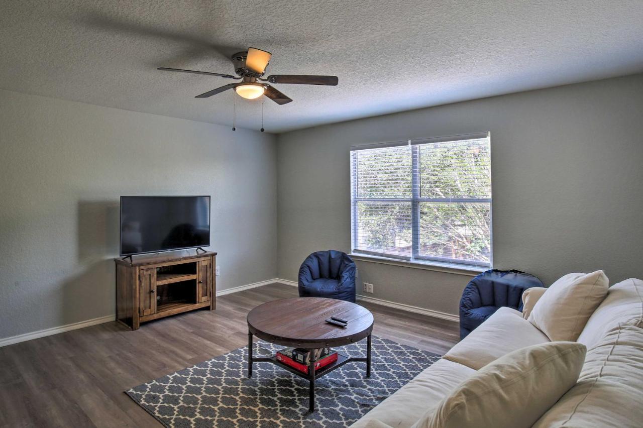 Spacious About 9 Miles To Usta! San Antonio