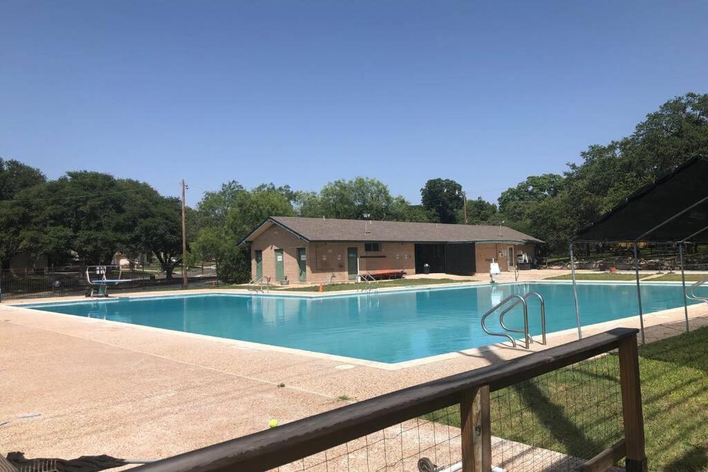 Cyc Mega House With Bbq Gazebo *