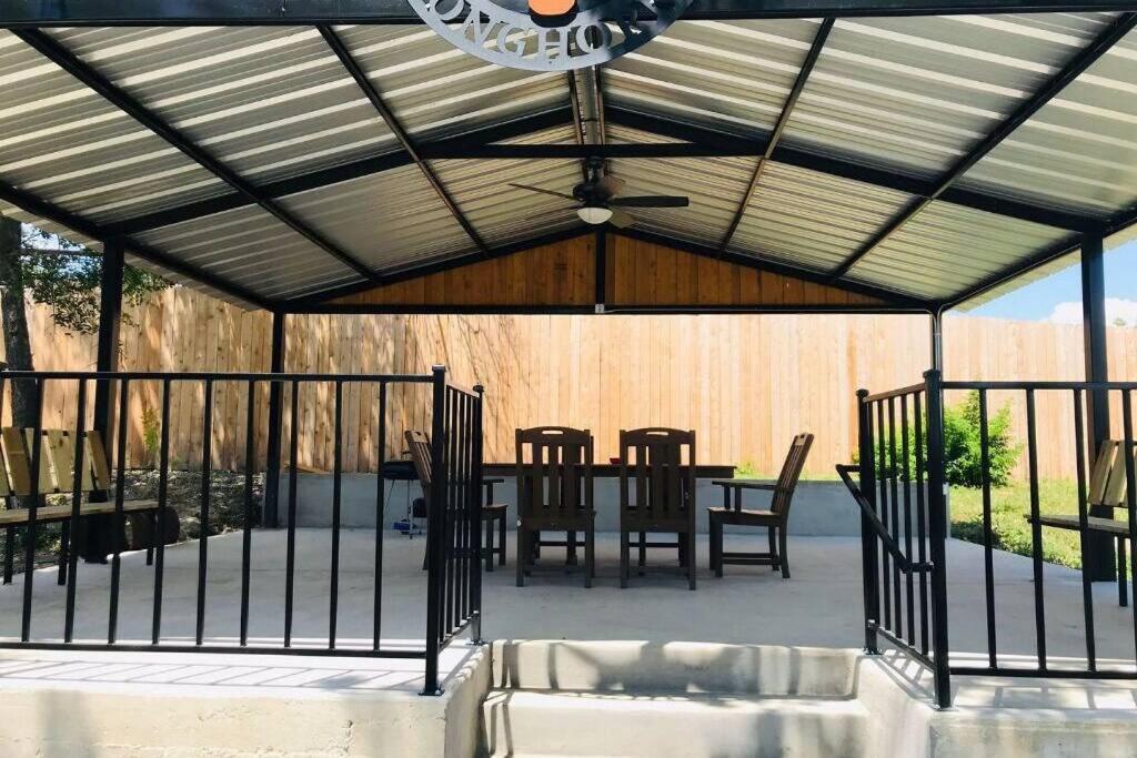Cyc Mega House With Bbq Gazebo