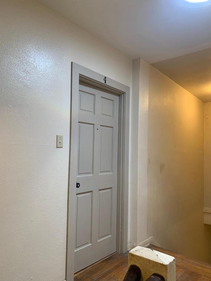 125-#4 Downtown Cozy Upstairs One Bedroom Apartment *