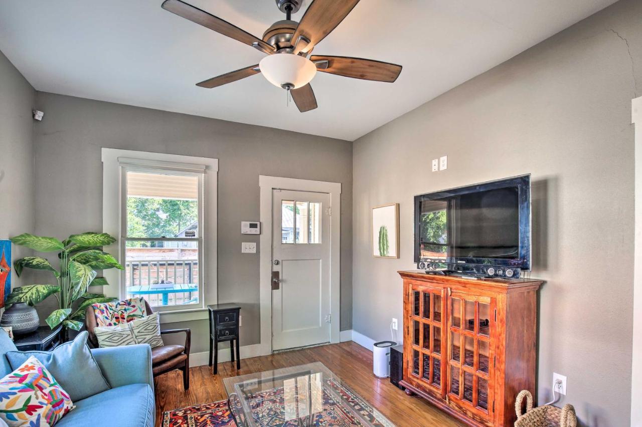 Holiday home Charming Getaway Less Than 1 Mi To Dtwn And River Walk! *