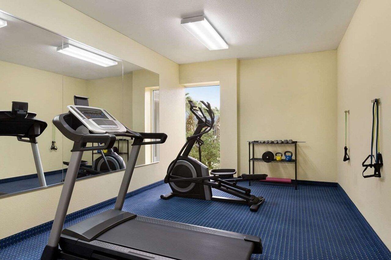 Howard Johnson By Wyndham & Hotel 2*