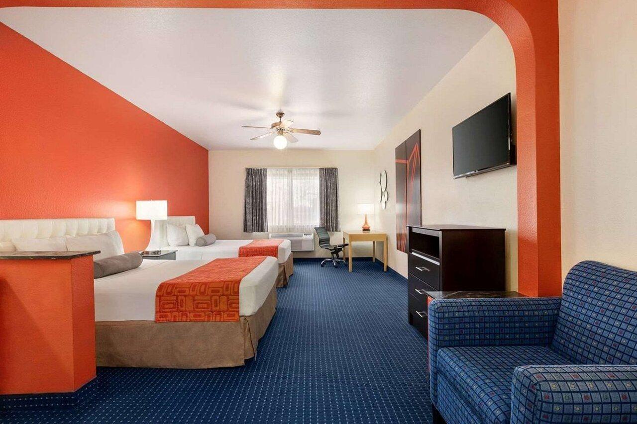 Howard Johnson By Wyndham & San Antonio
