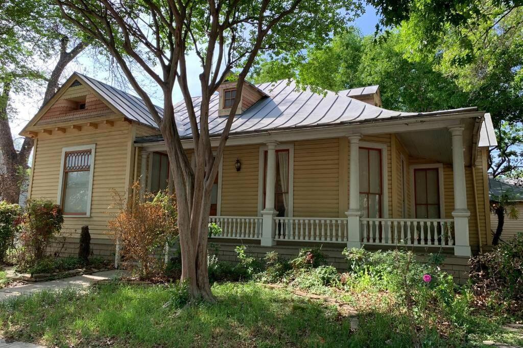 321# Downtown Antique Rose House Holiday home *