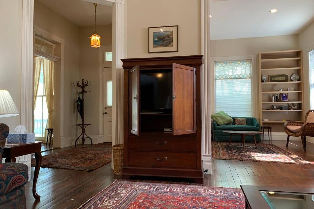321# Downtown Antique Rose House * San Antonio