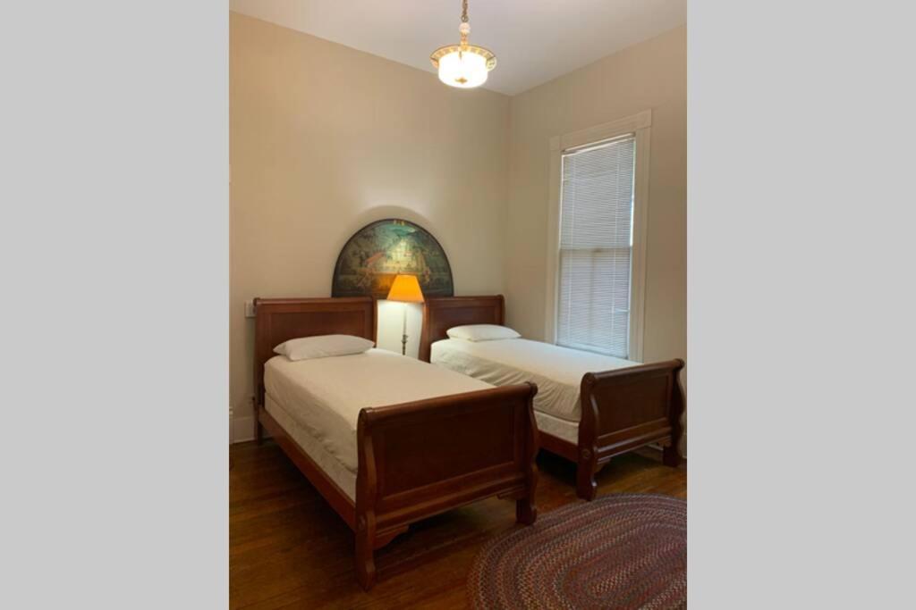 321# Downtown Antique Rose House Holiday home