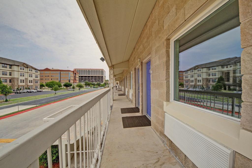 Hotel 6-san Antonio, Tx - Downtown - Market Square 2*