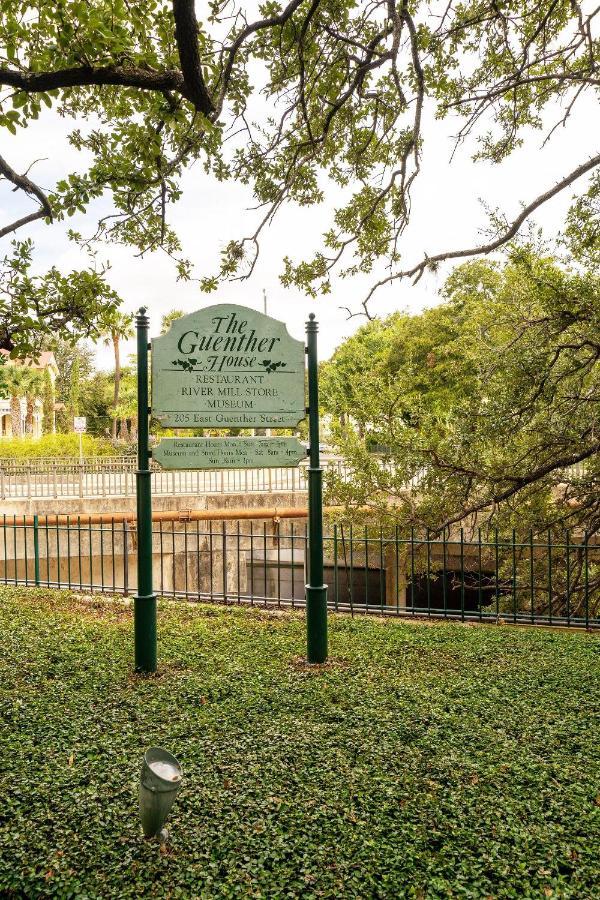 Holiday home Private Hot Tub3bd2ba 2 Miles To Sa River Walk San Antonio