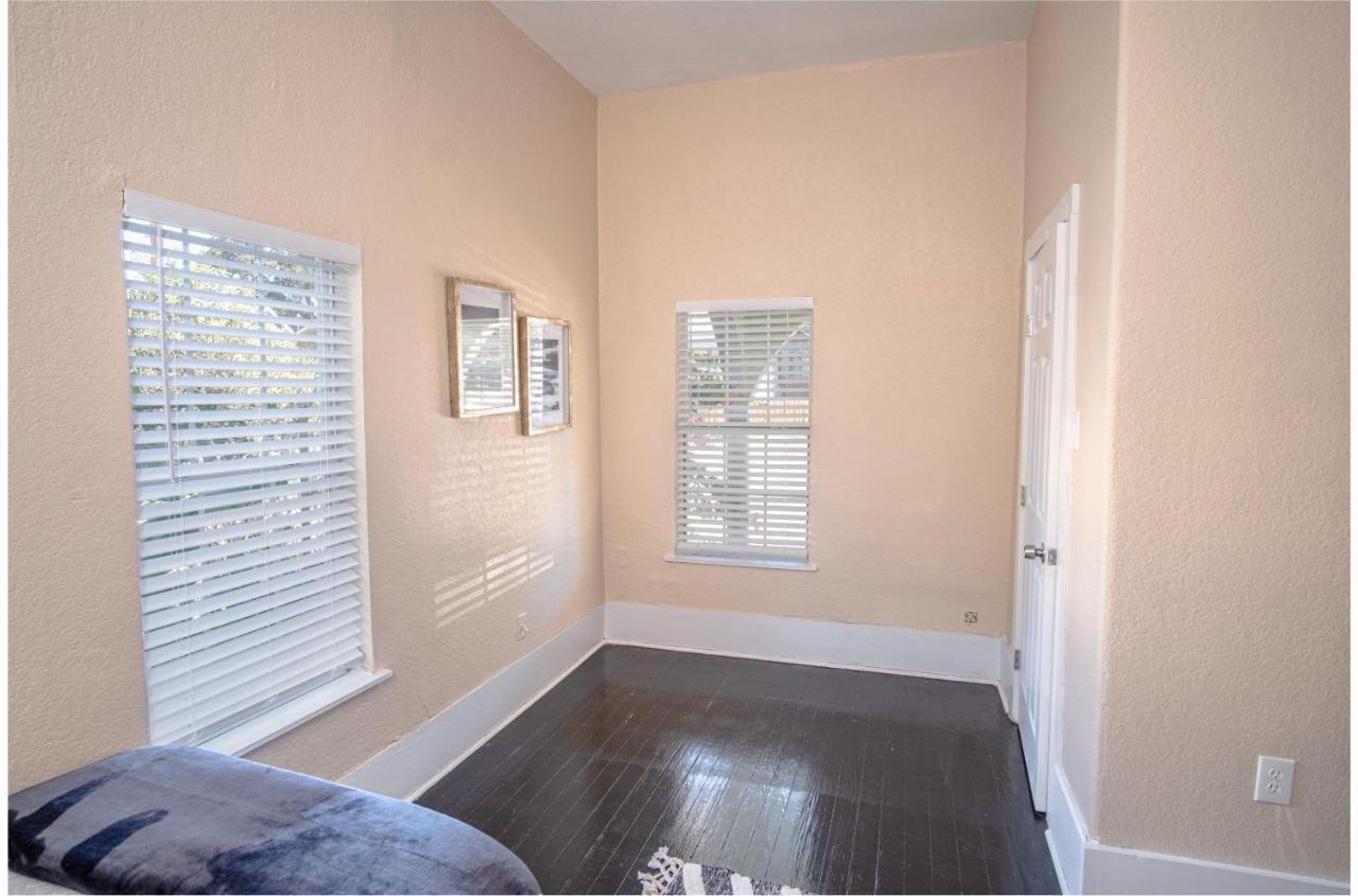 3 Br1 Ba Remodeled Near Downtown Holiday home San Antonio
