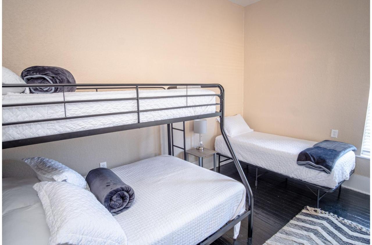 3 Br1 Ba Remodeled Near Downtown Holiday home