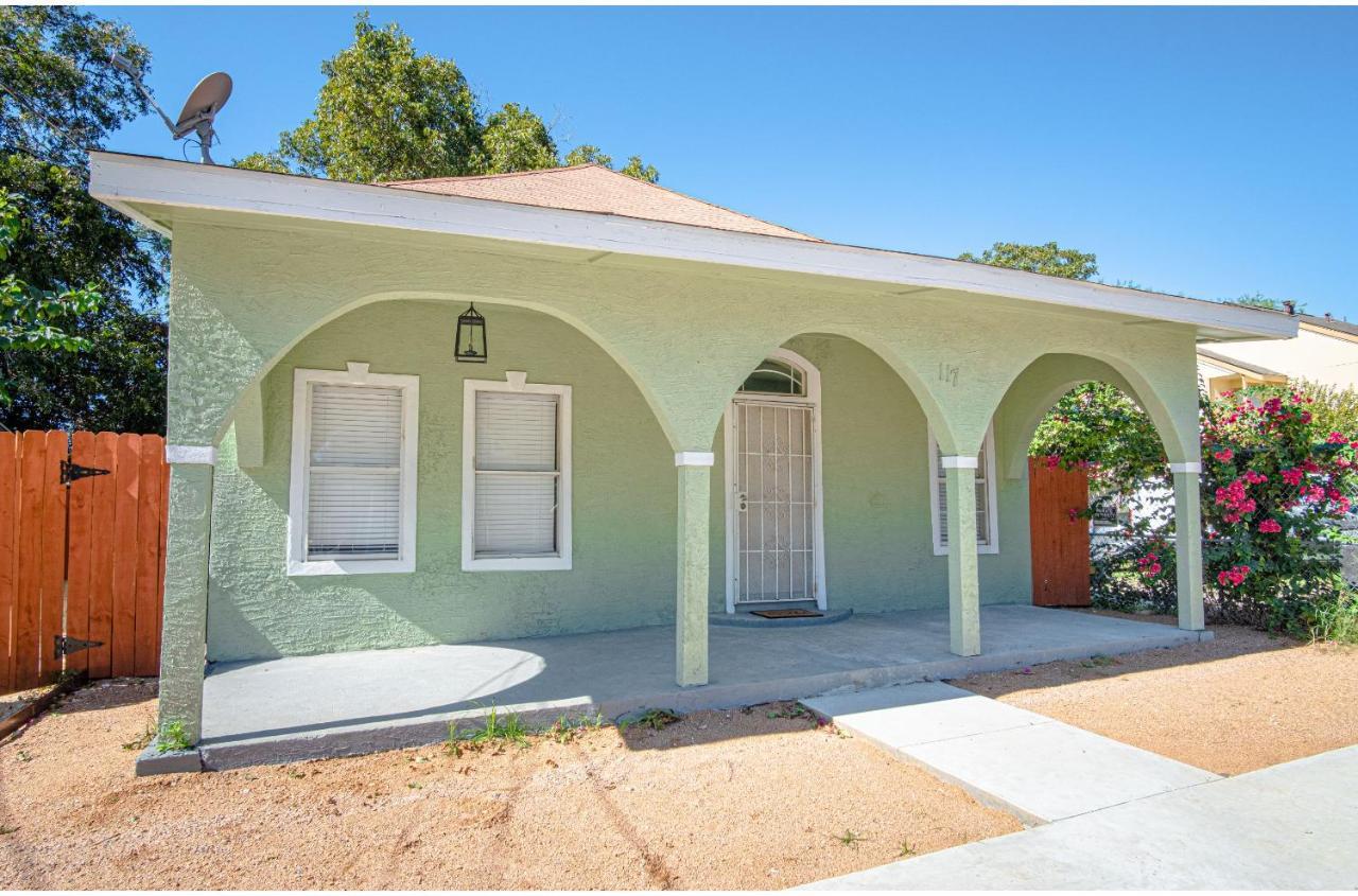 3 Br1 Ba Remodeled Near Downtown Holiday home