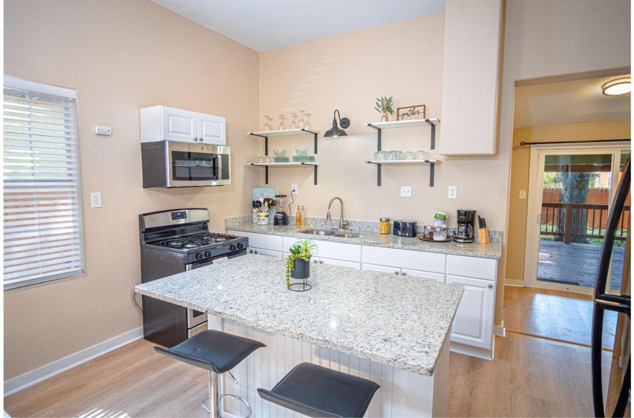 Holiday home 3 Br1 Ba Remodeled Near Downtown