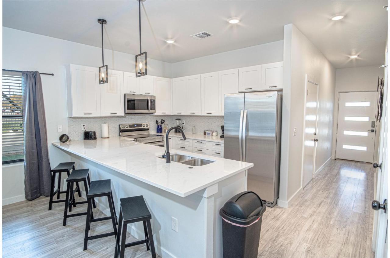 Spectacular 3 Bedroom 2 And A Half Ba Near Downtown * San Antonio