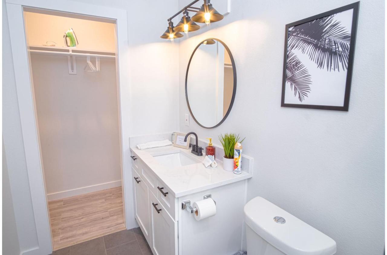 Spectacular 3 Bedroom 2 And A Half Ba Near Downtown * San Antonio