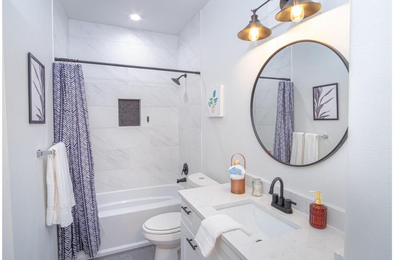 Spectacular 3 Bedroom 2 And A Half Ba Near Downtown San Antonio