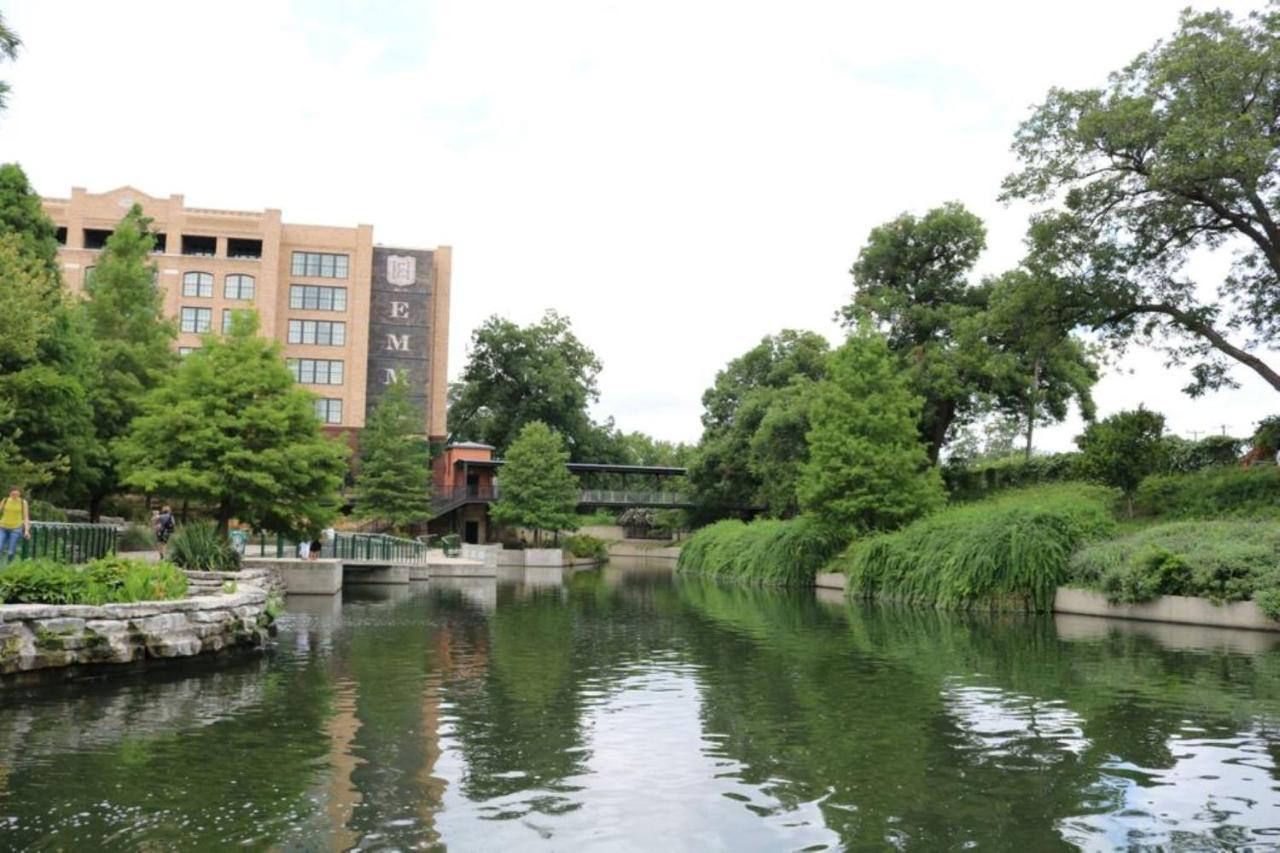 Spectacular 3 Bedroom 2 And A Half Ba Near Downtown Apartment