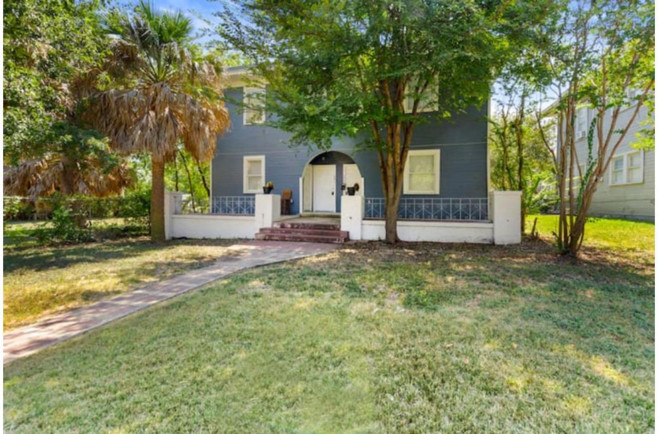 Impressive Cozy Historic 2br Apt Near Downtown Apartment *