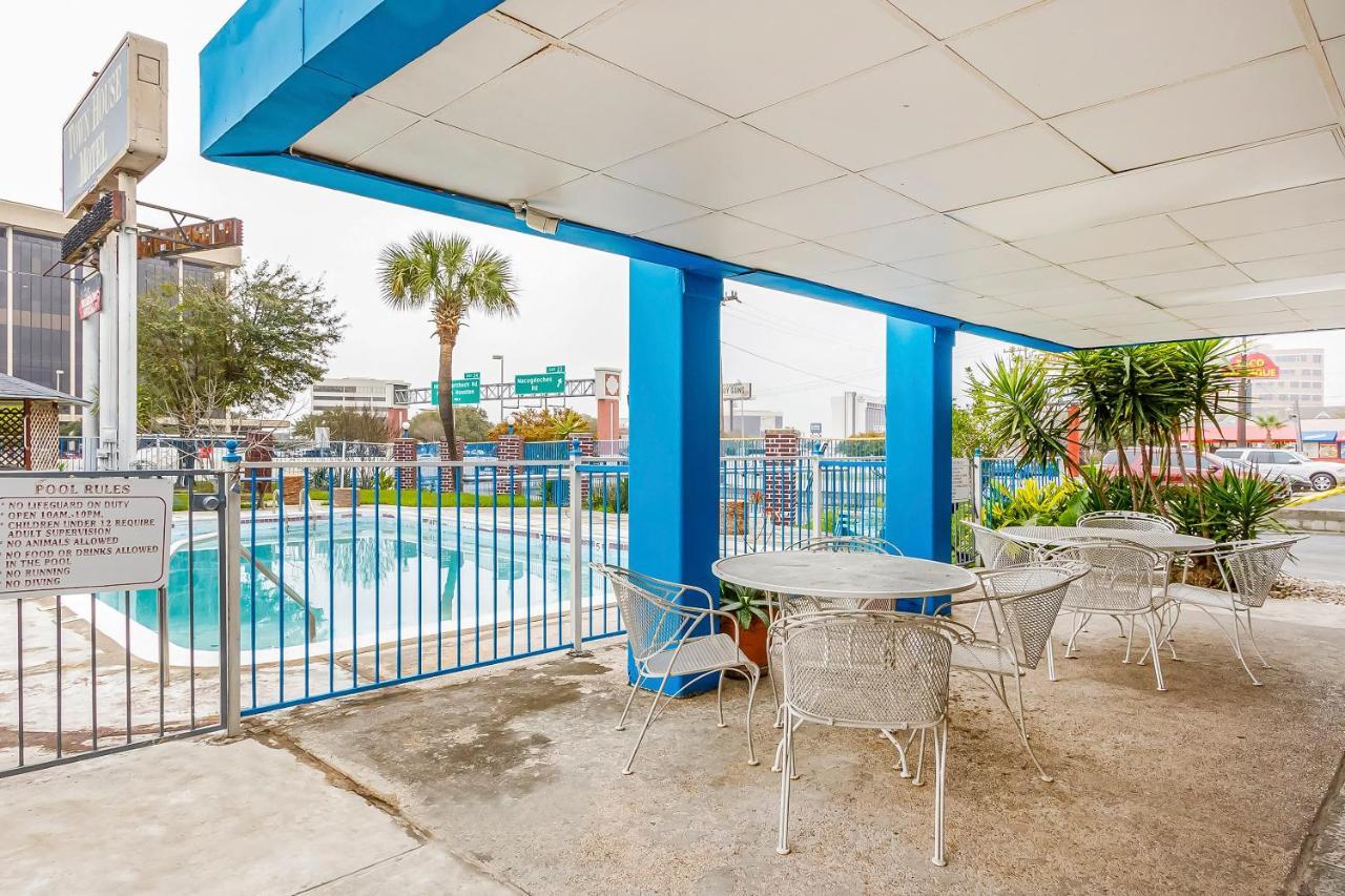 Americas Value Airport South Motel 2*