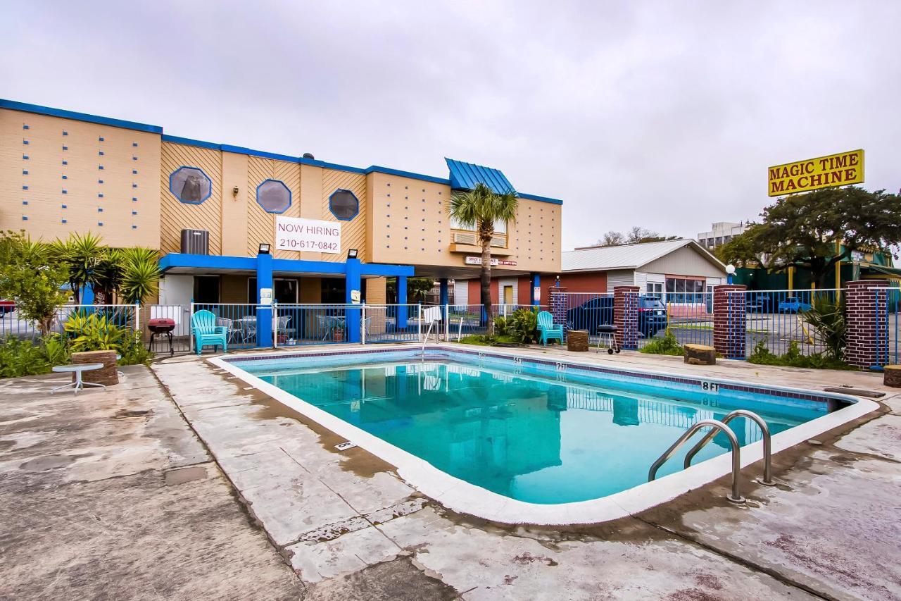 Americas Value Airport South San Antonio