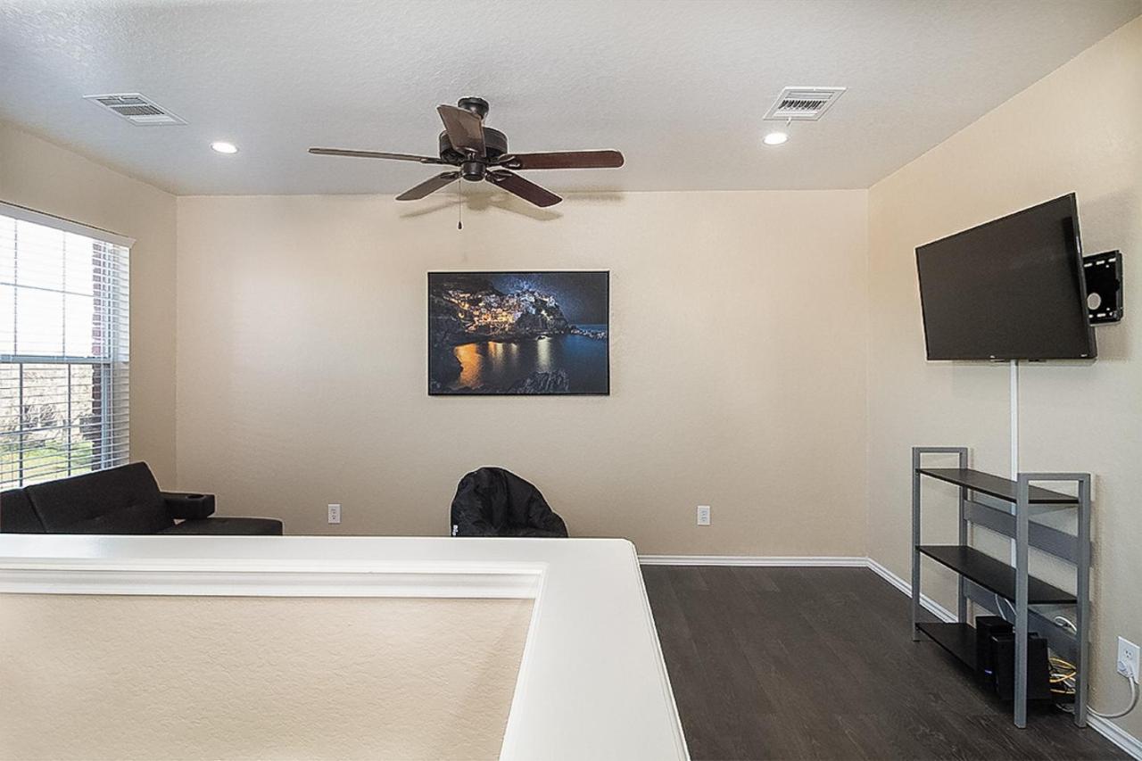 Holiday home Cozy - Self Check-in W/spacious Deck