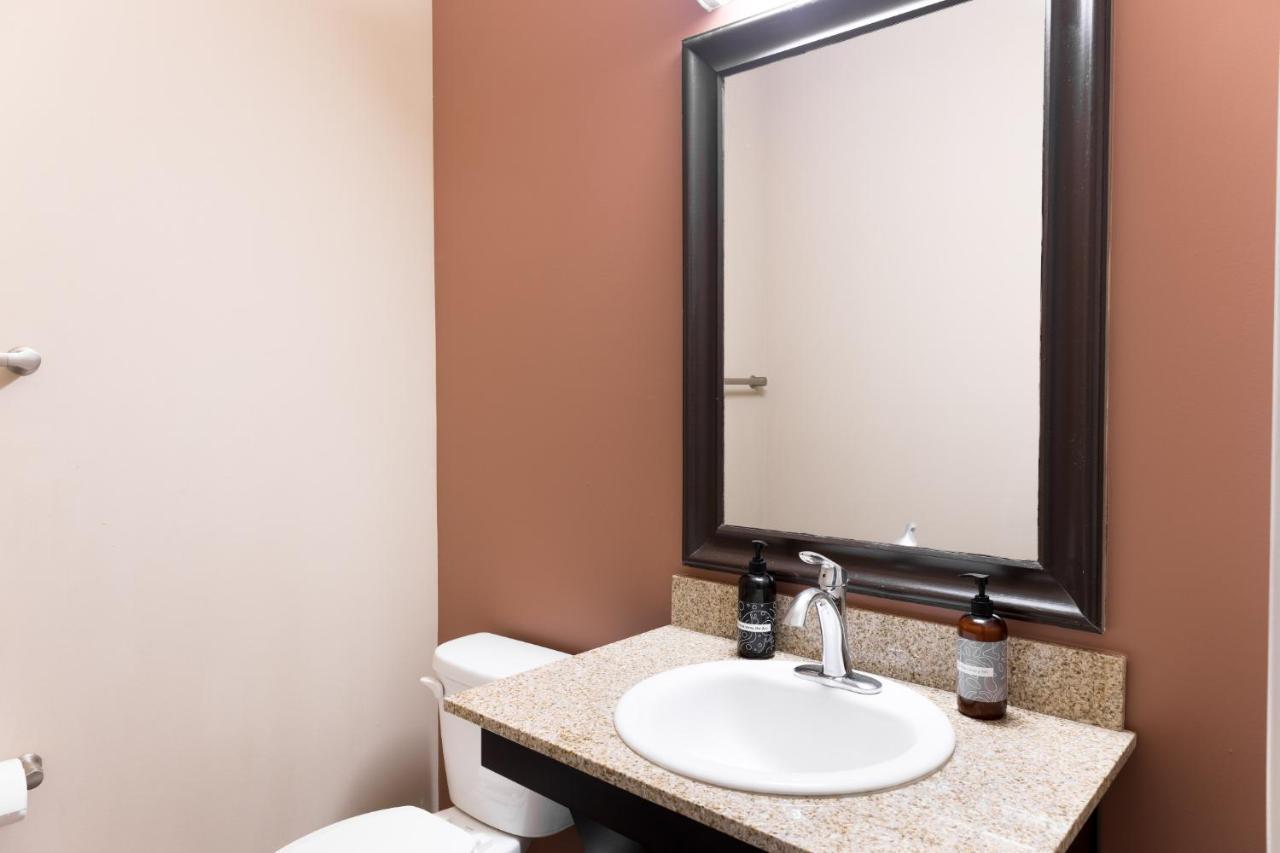 Wanderjaunt - Southtown Apartments *
