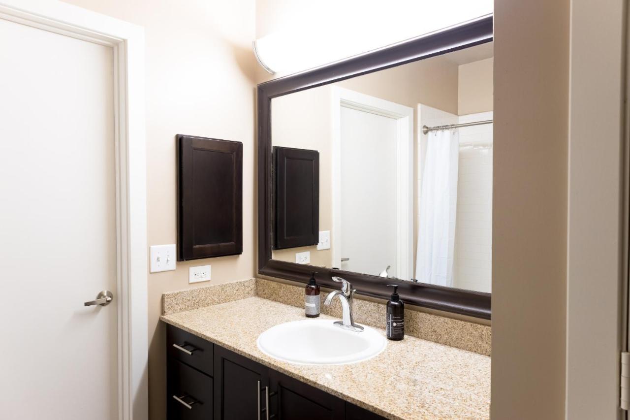 Wanderjaunt - Southtown Apartments Apartment
