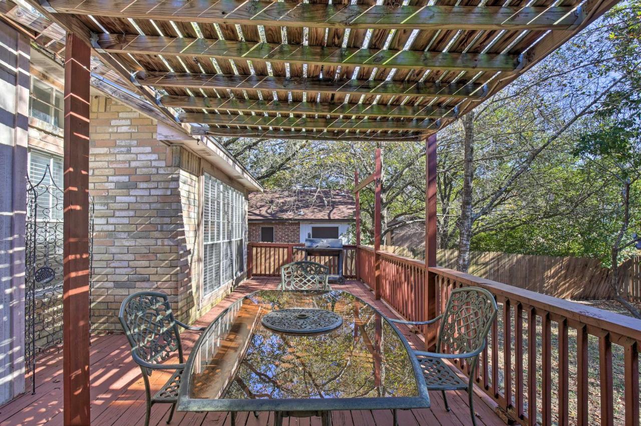 Abode With Spacious Backyard And Deck Holiday home
