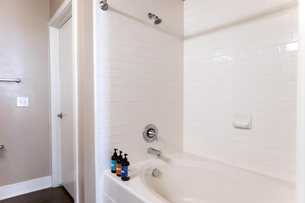 Wanderjaunt - Southtown Apartments *