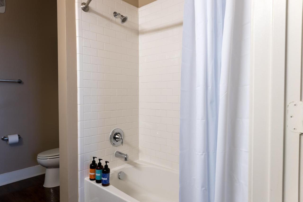 Wanderjaunt - Southtown Apartments * San Antonio