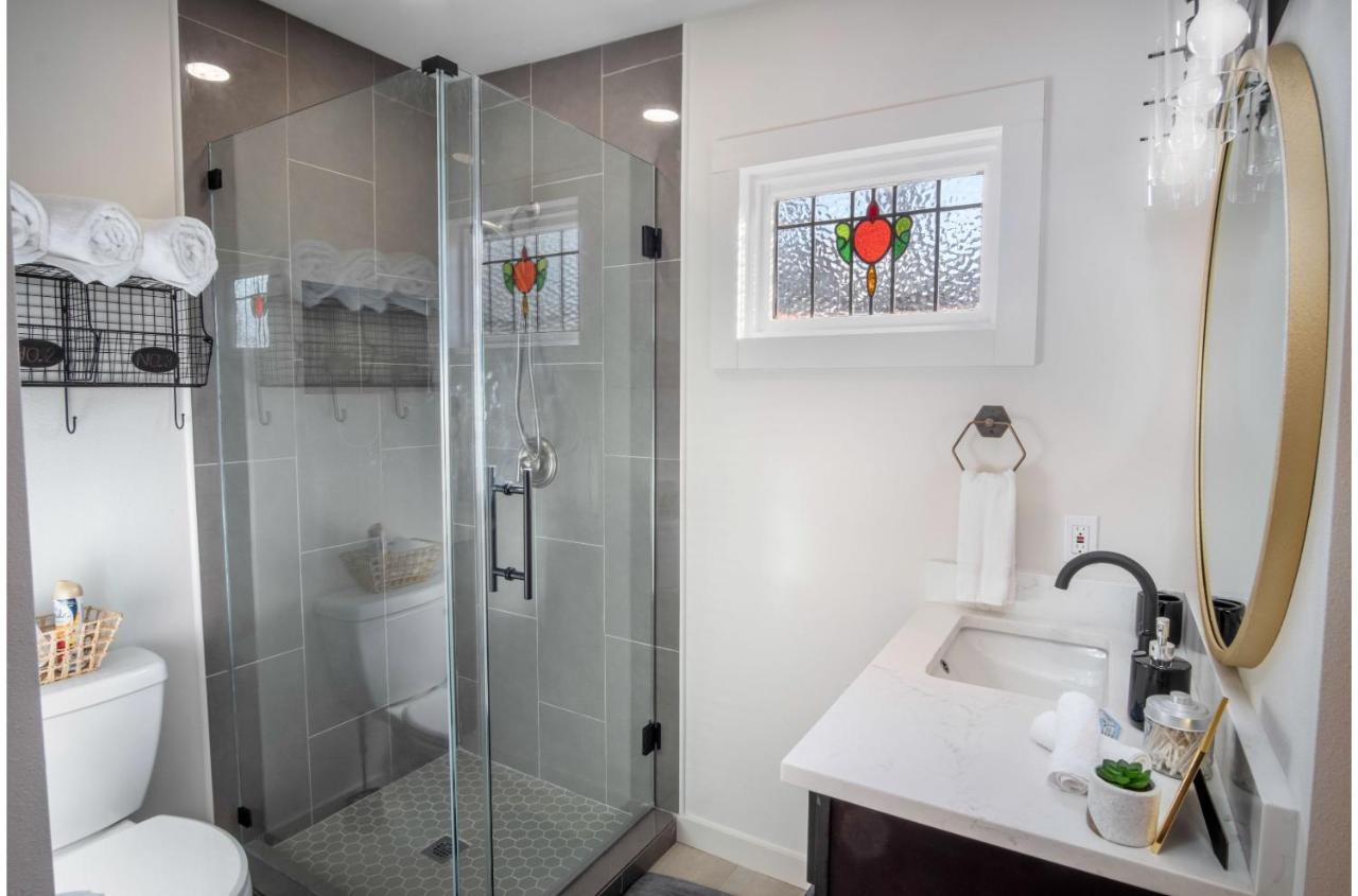 Holiday home Dazzling 3 Br2 Ba Near Downtown Tower Americas *