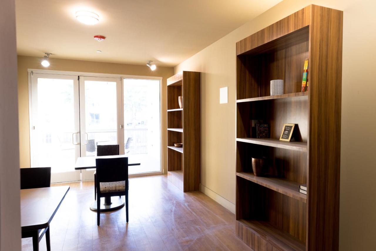 Wanderjaunt - Southtown Apartments Apartment