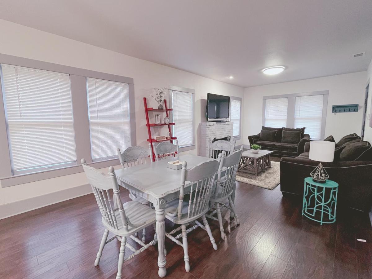 The Farmhouse - Family Friendly Downtown *