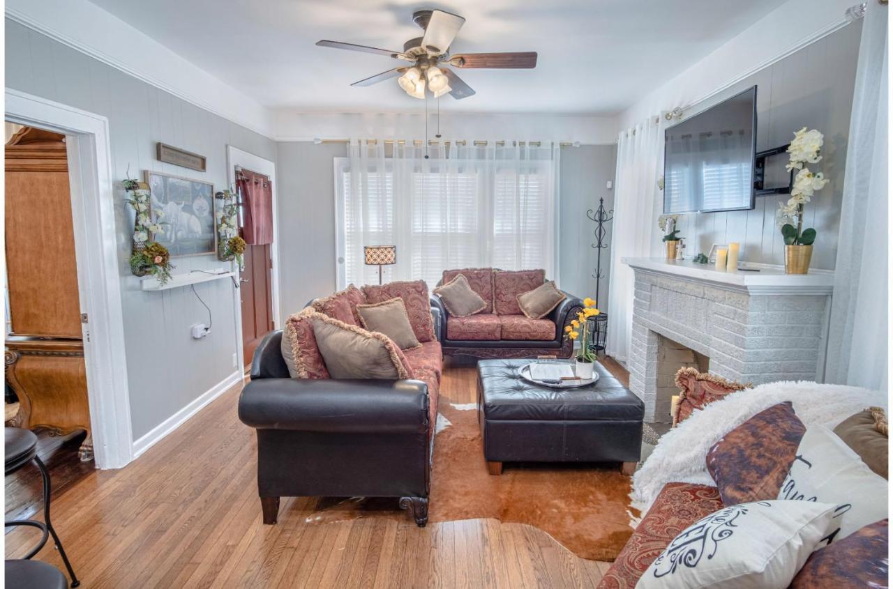 Stunning 3 Bedroom Near Dt Alamodome - Riverwalk Holiday home San Antonio