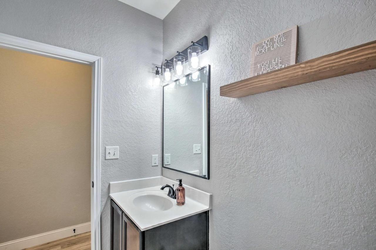 With Patio And Grill Near Seaworld! Holiday home San Antonio