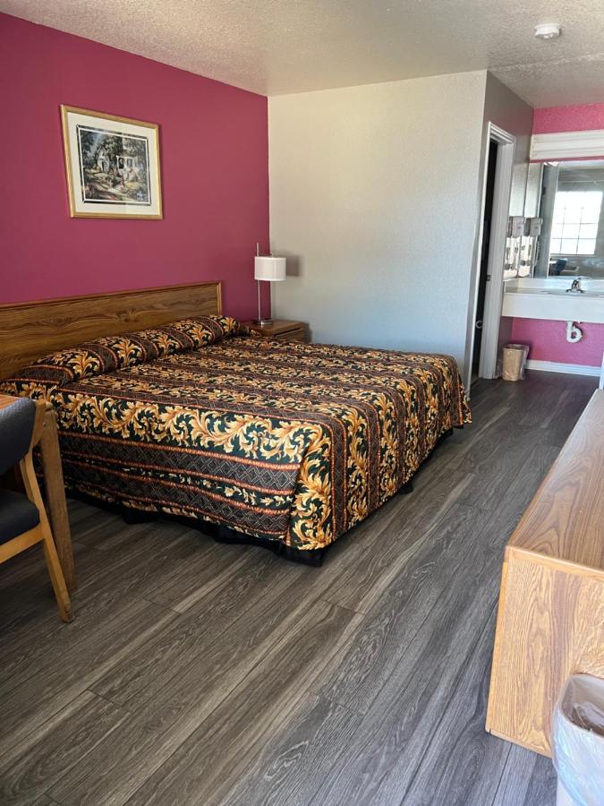 Country Hotel