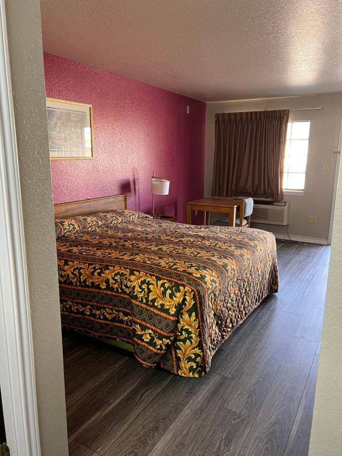 Country Hotel