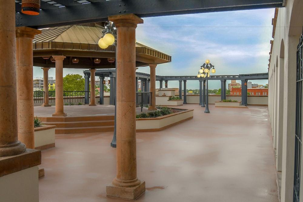 Hilton Palacio Del Rio 4*