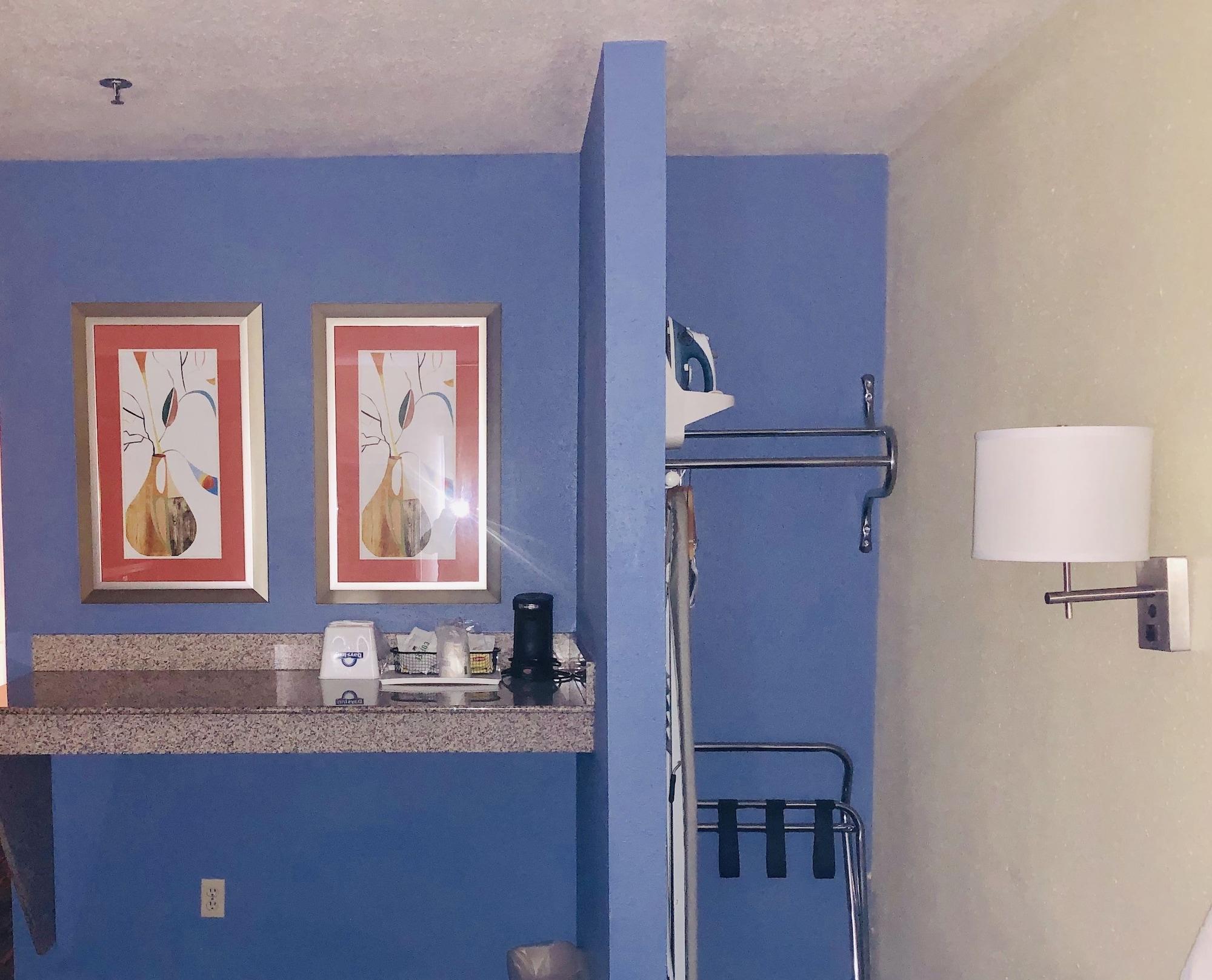 Days By Wyndham Near Seaworld Hotel San Antonio