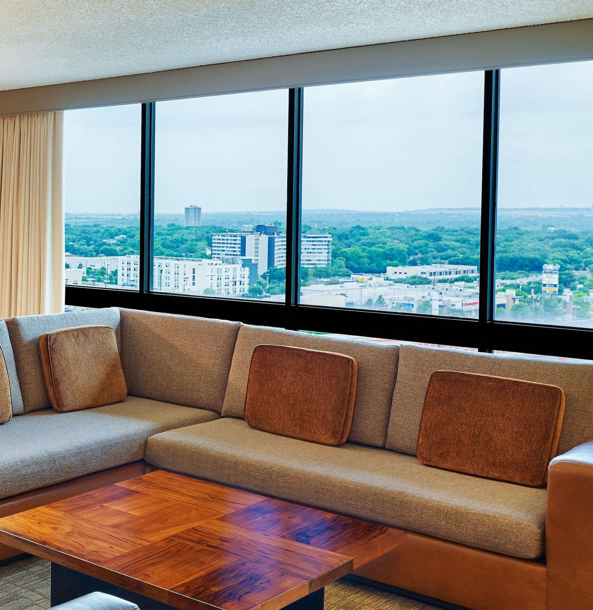 Doubletree By Hilton Airport Hotel