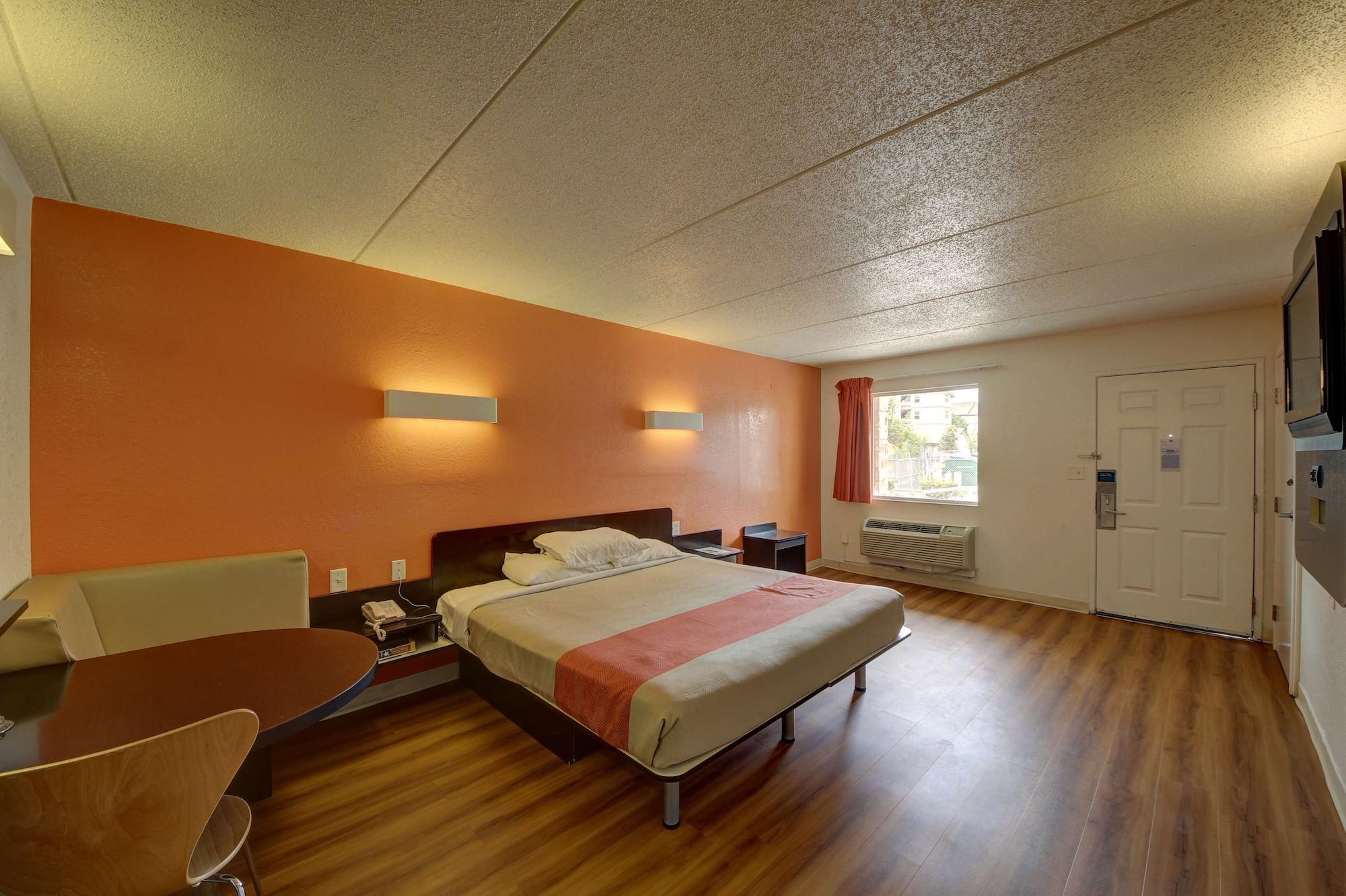 Hotel 6-san Antonio, Tx - Downtown - Market Square