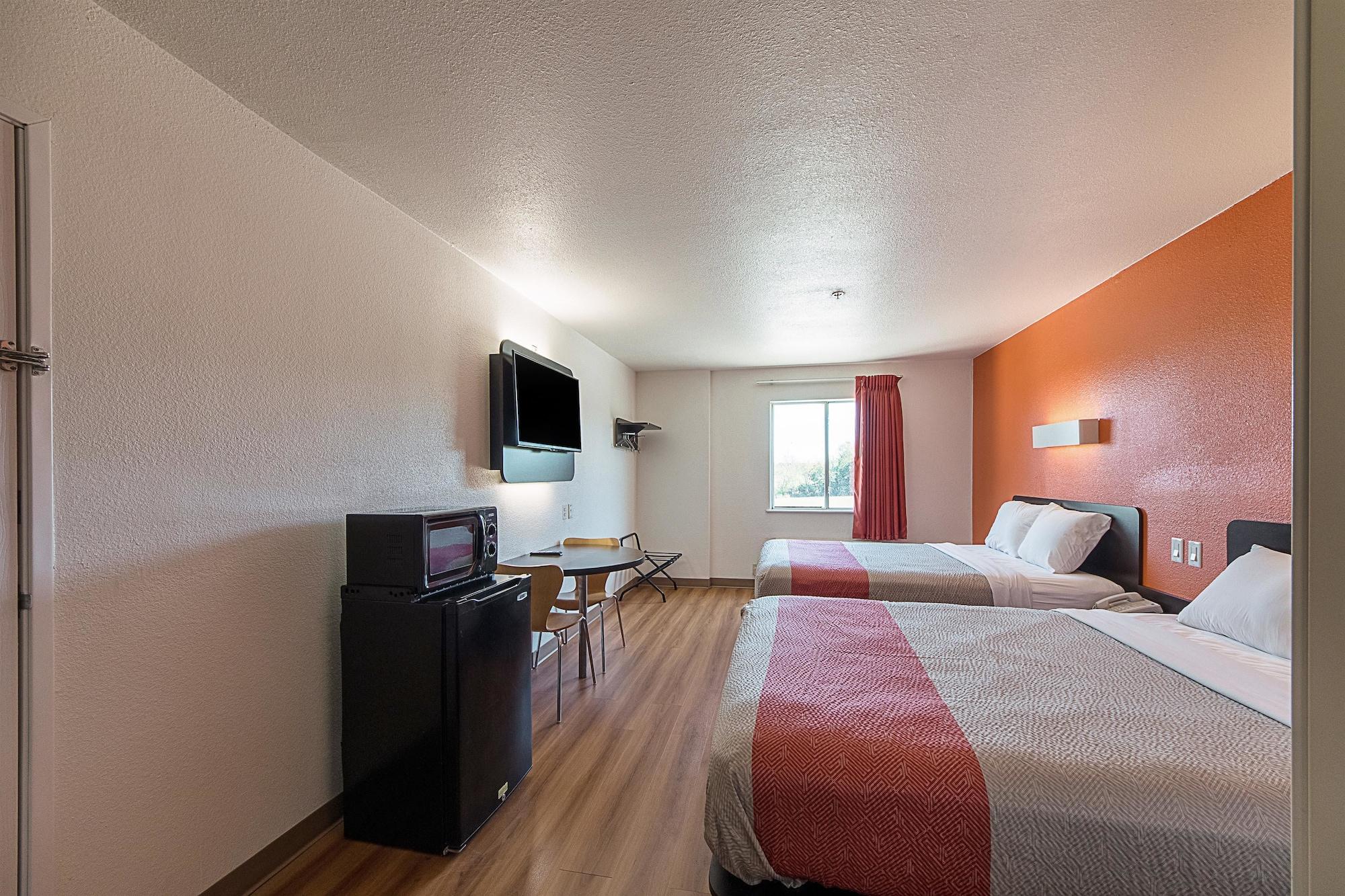 Hotel 6-san Antonio, Tx - Downtown - Alamo Dome San Antonio