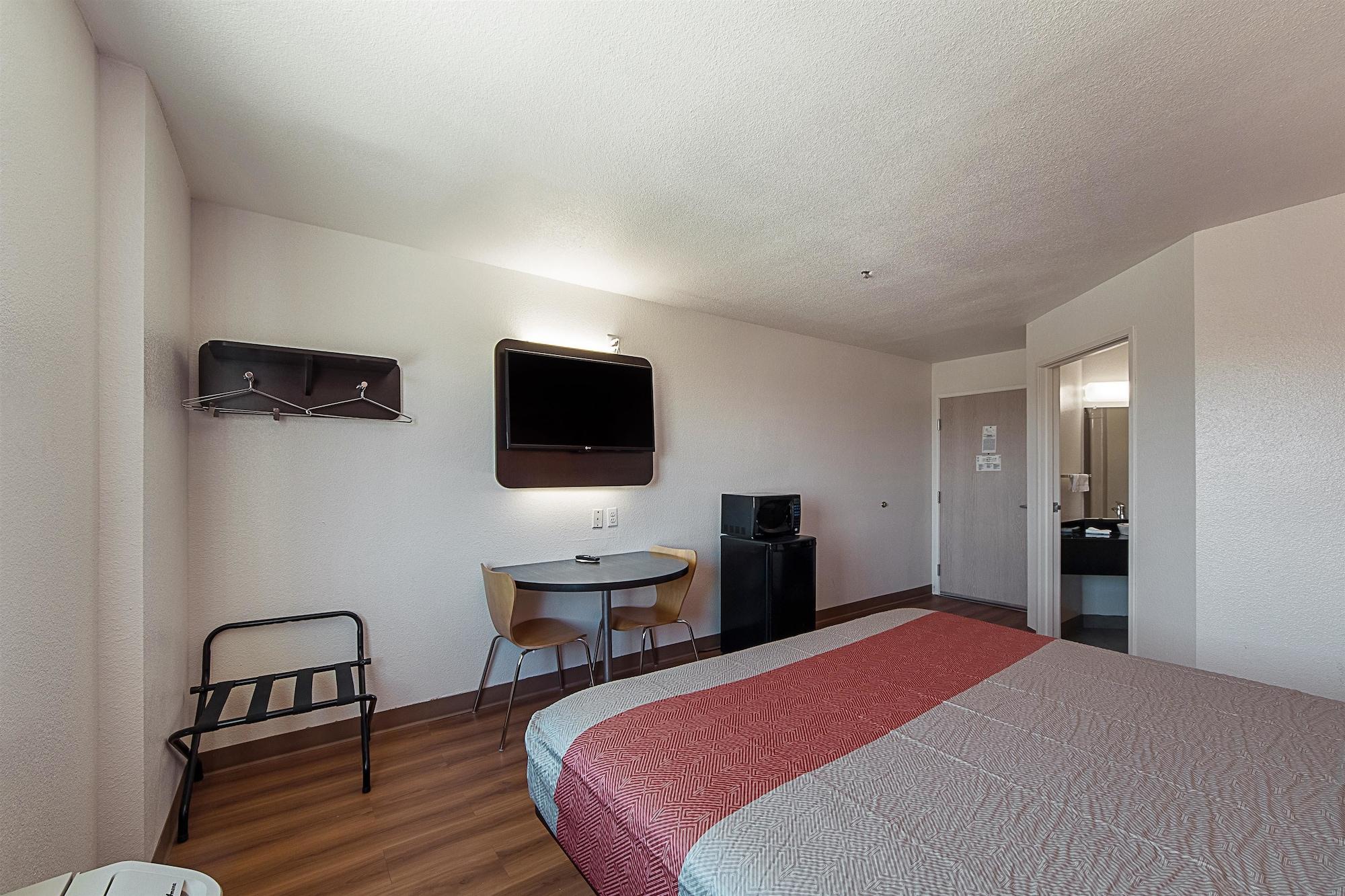 Hotel 6-san Antonio, Tx - Downtown - Alamo Dome San Antonio