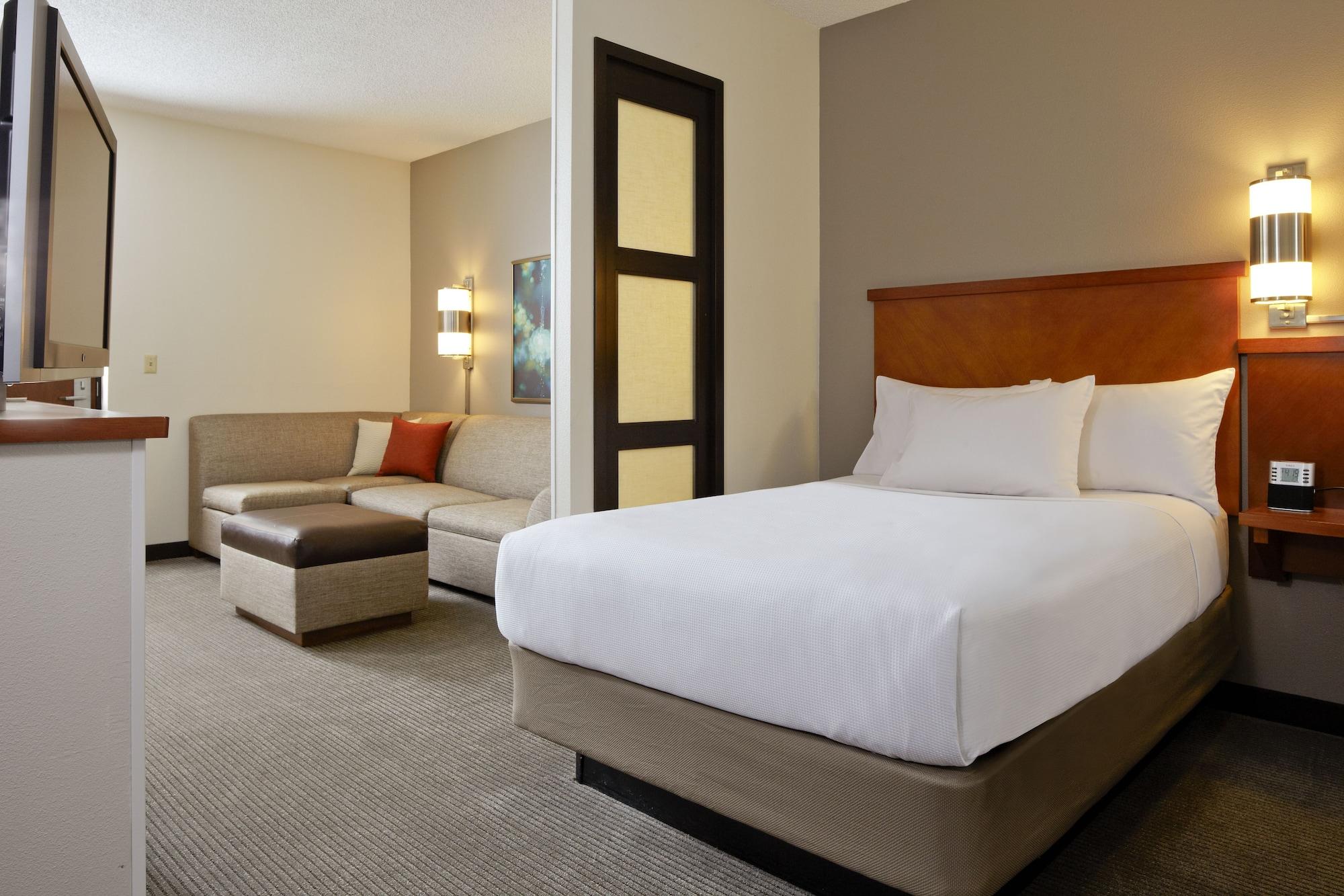 Hyatt Place Riverwalk Hotel