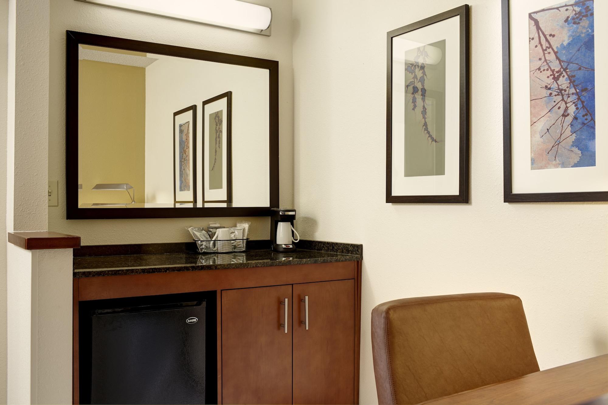 Hyatt Place Riverwalk Hotel