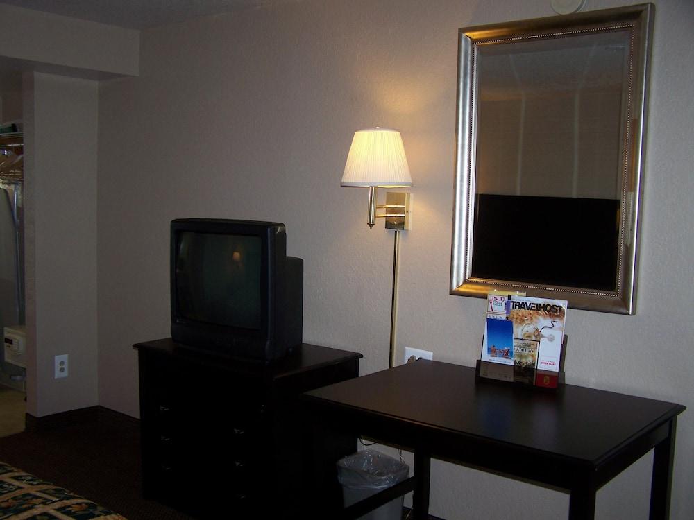 Motel Super 8 By Wyndham Pearl District Downtown San Antonio