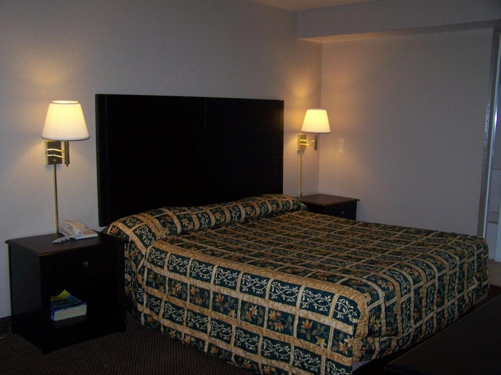 Motel Super 8 By Wyndham Pearl District Downtown San Antonio