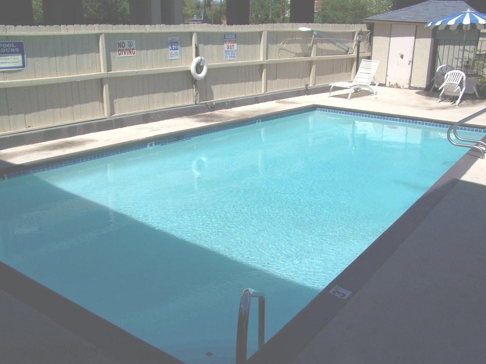 Super 8 By Wyndham Pearl District Downtown Motel 2*