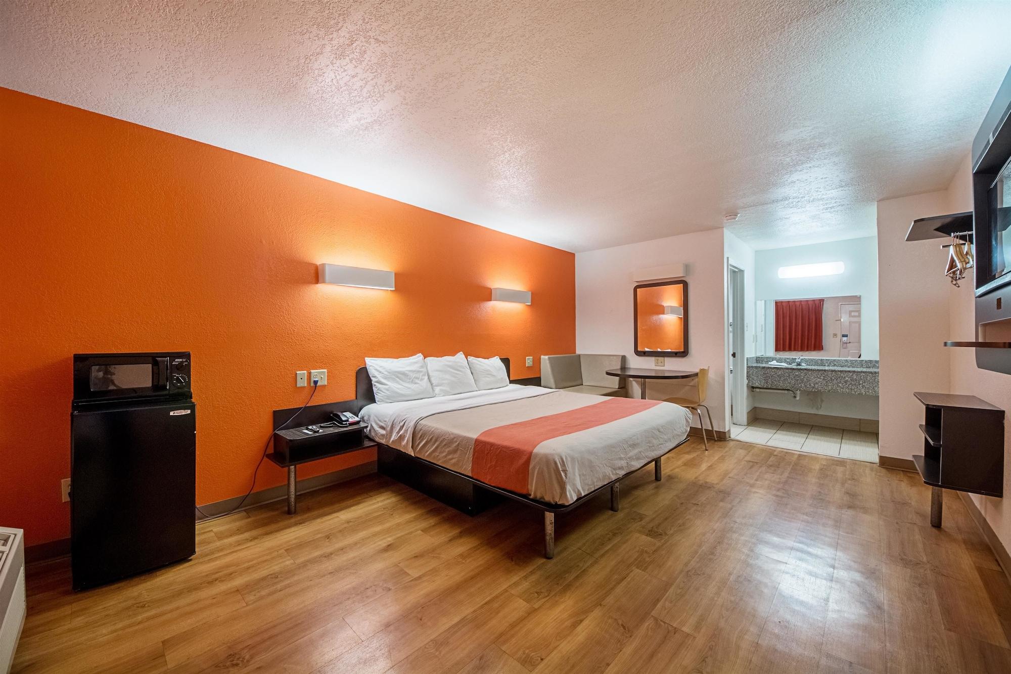 Hotel 6-san Antonio, Tx - Fiesta Trails San Antonio