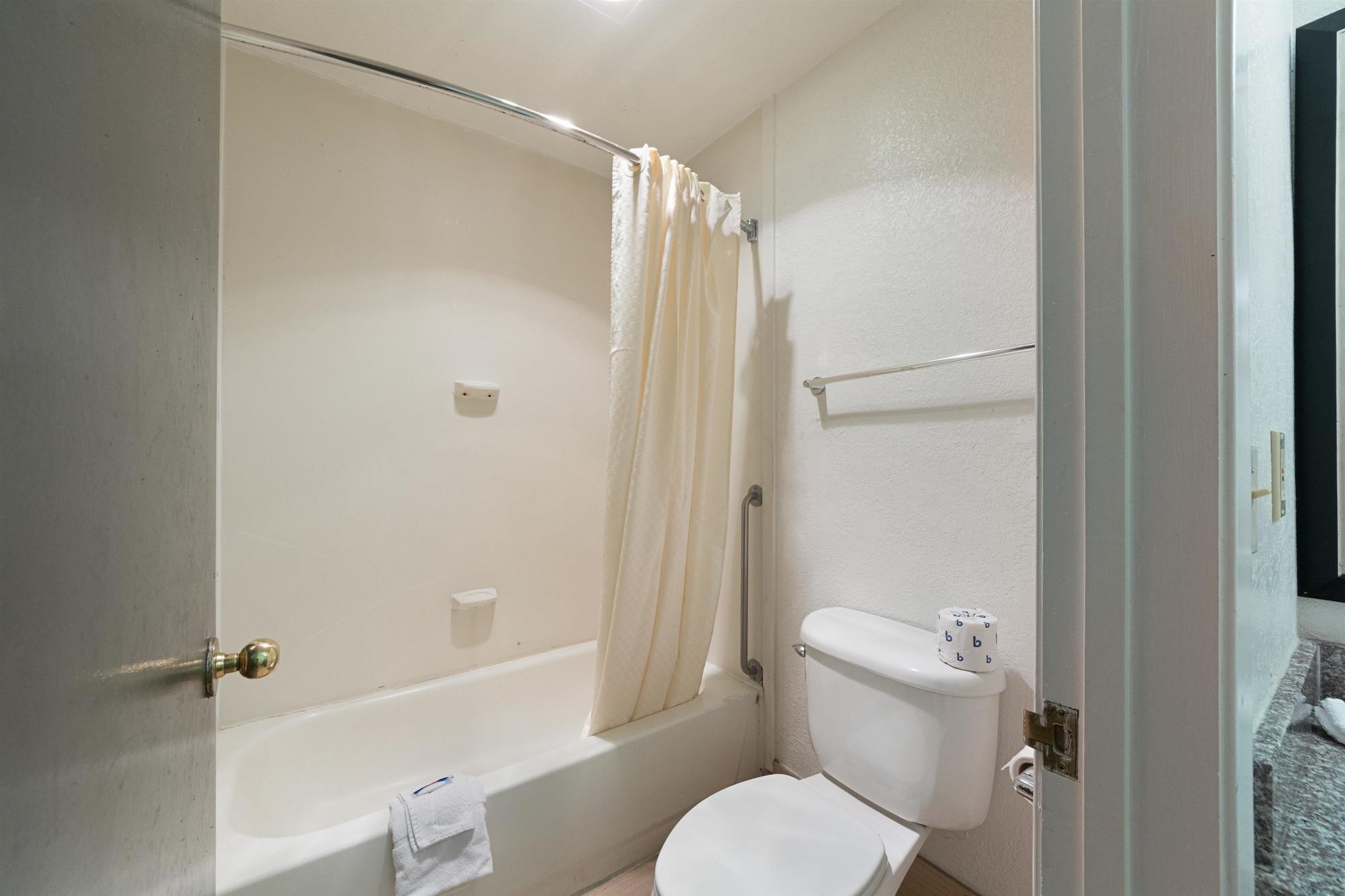 Hotel 6-san Antonio, Tx - Fiesta Trails 2*