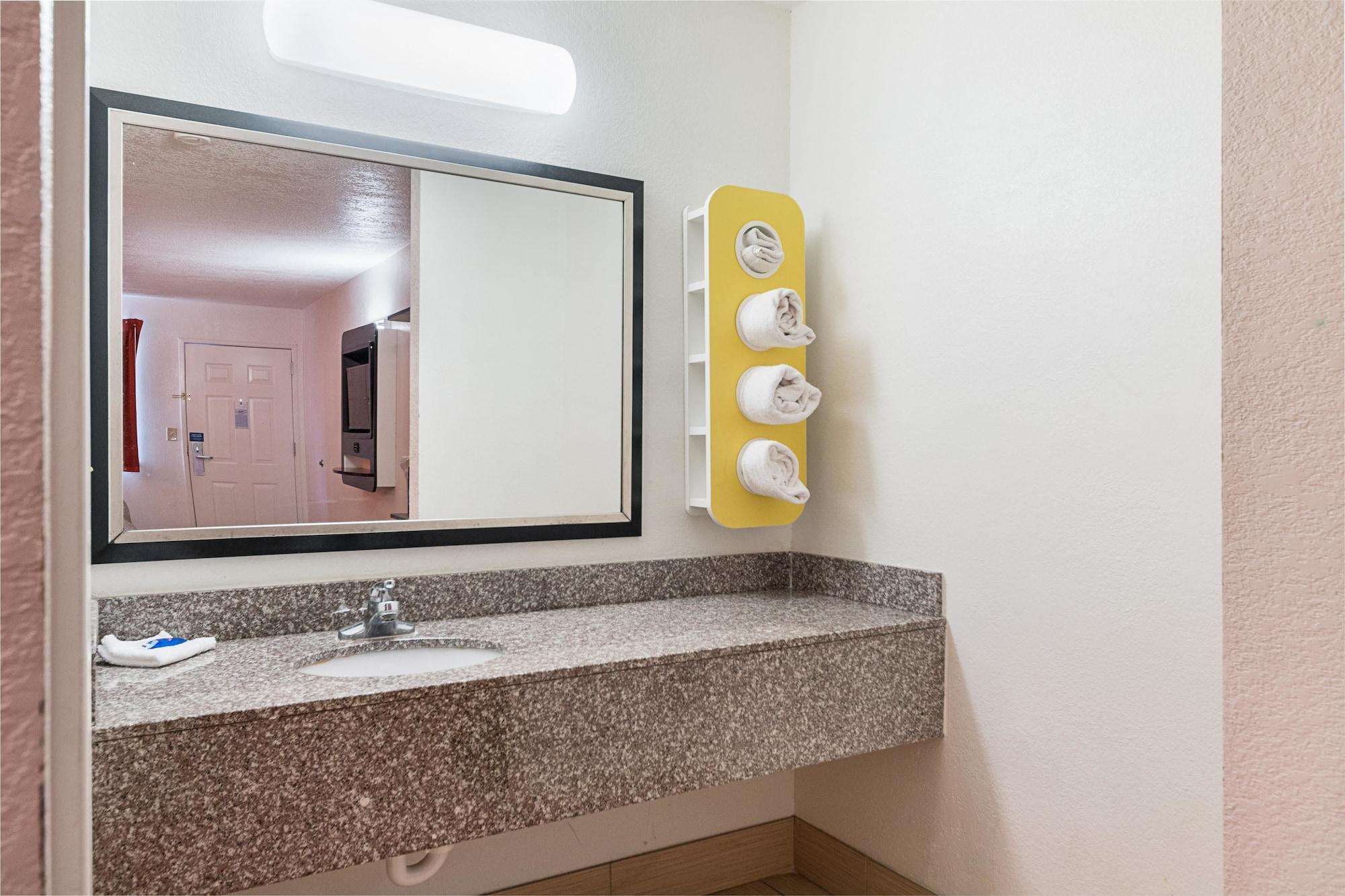 Hotel 6-san Antonio, Tx - Fiesta Trails San Antonio